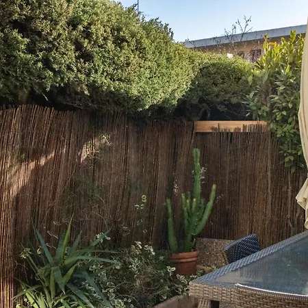 Studio With Small Garden - لا سيوتا